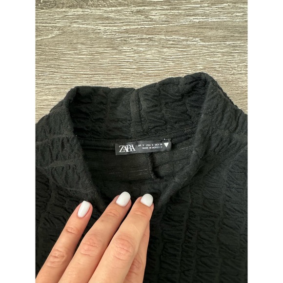 Zara EUC Mock Neck Textured Ruffle Black Short Sleeve Dress Size S Midi - Picture 5 of 7
